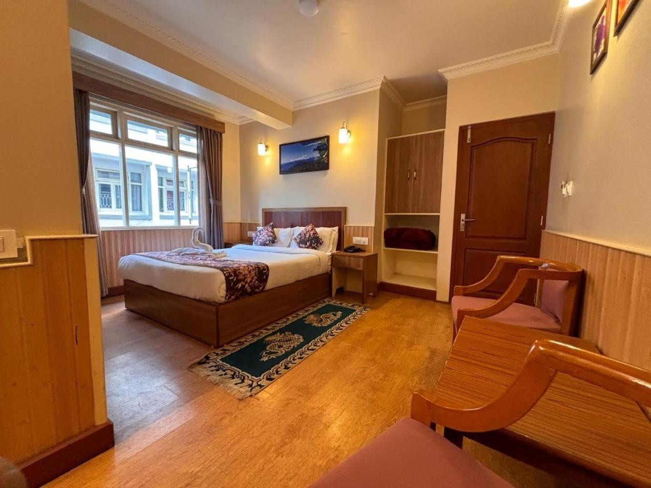 Serenity Taksa Palace Hotel Darjeeling  Eksteriør billede